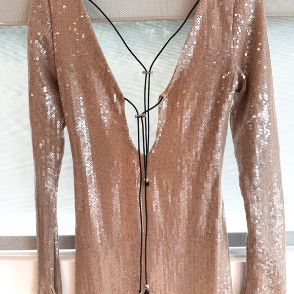 BNWT! YOJANI BOUTIQUE Maya Nude Sequin Dress - Beige "Hailey Bieber"  Size Small - Picture 11 of 12